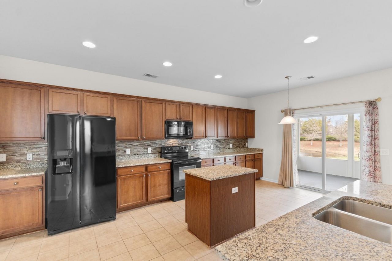 1049 Balmore Dr.  Photo 9