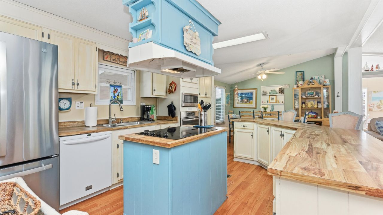 426 Sand Dollar Ct.  Photo 5