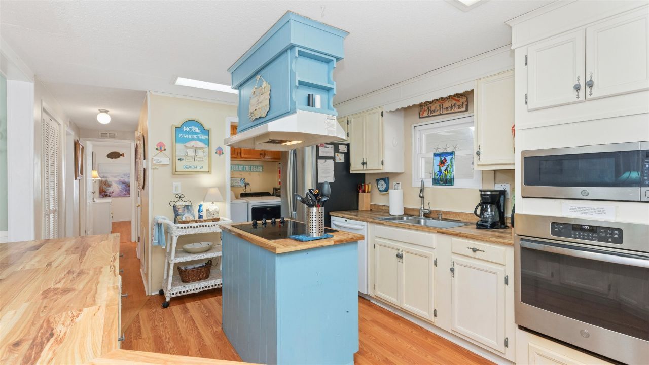 426 Sand Dollar Ct.  Photo 8