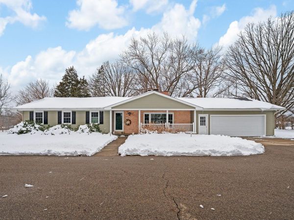 904 Iroquois Trail, Niles, MI 49120