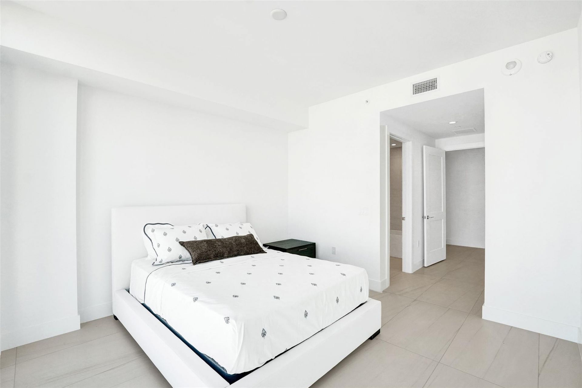 153 N Seabreeze Boulevard, Unit 1204, Fort Lauderdale, FL 33304 Photo