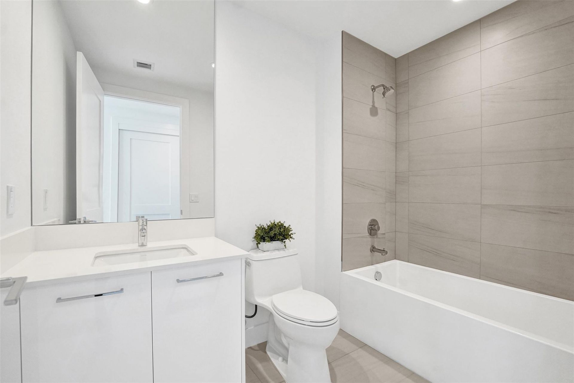 153 N Seabreeze Boulevard, Unit 1204, Fort Lauderdale, FL 33304 Photo