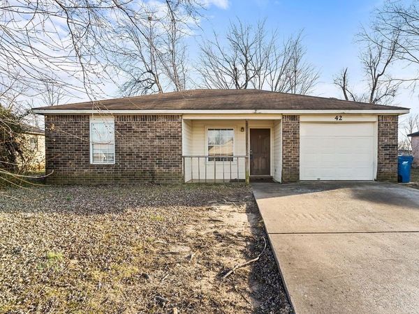 42 Burnett Circle, Bentonville, AR 72712