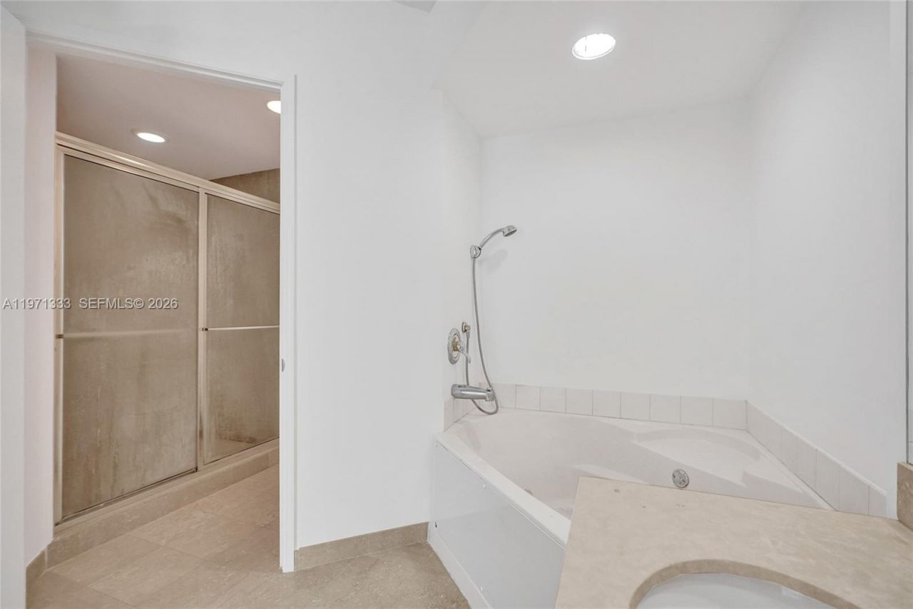 3370 Hidden Bay Dr , Unit 1009, Aventura, FL 33180 Photo