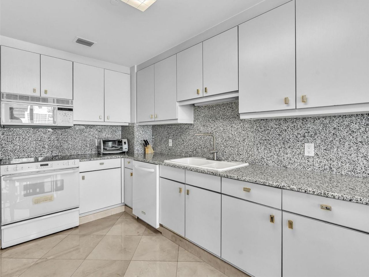 10101 Collins Ave, Unit 18C + CABA, Bal Harbour, FL 33154 Photo