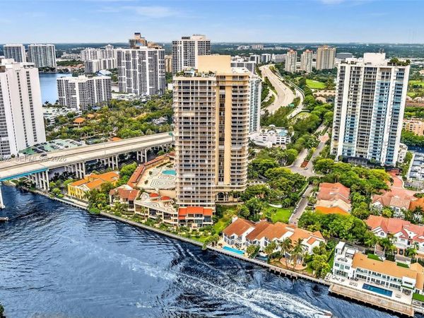 19355 Turnberry Way, Unit 3J, Aventura, FL 33180