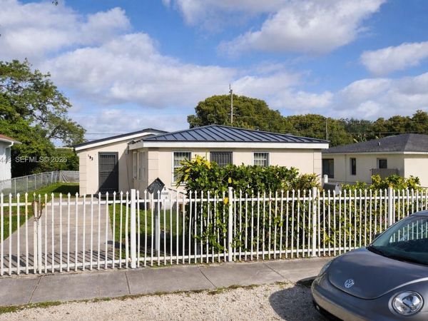 1827 NW 74th Ter , Miami, FL 33147