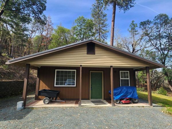 11238 E Evans Creek Road, Rogue River, OR 97537