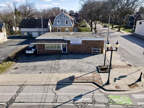 7027 W North AVENUE, Wauwatosa, WI 53213