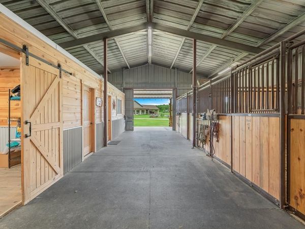 289 Blackjack Road, Valley View, TX 76272