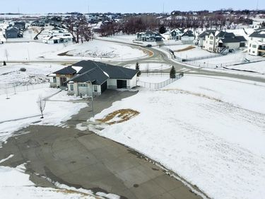 21062 Valley Circle, Elkhorn, NE 68022