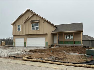 7045 NW Yulich Court, Parkville, MO 64152