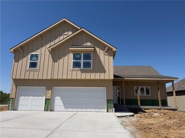 7045 NW Yulich Court, Parkville, MO 64152