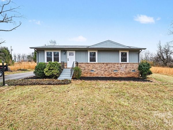 300 Lakewood Drive , Gastonia, NC 28056