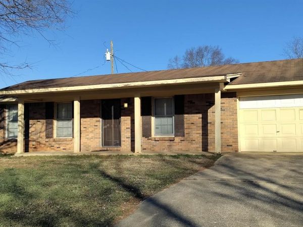 105 Mcclint Street, Athens, AL 35611