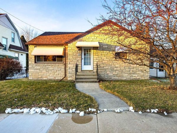 934 W 9TH AVENUE, Oshkosh, WI 54902