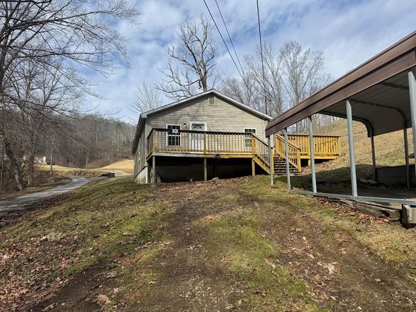 84 Bee Branch Road, MOUNT HOPE, WV 25904
