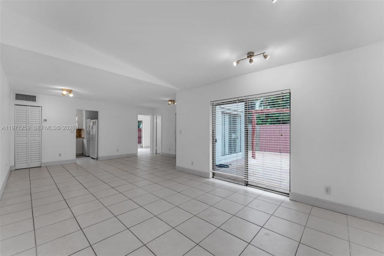 10915 SW 71st St, Miami, FL 33173 Photo