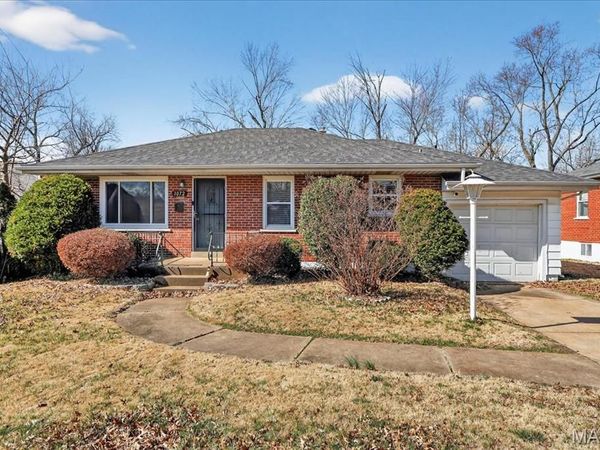1072 Rainbow Drive, St Louis, MO 63125