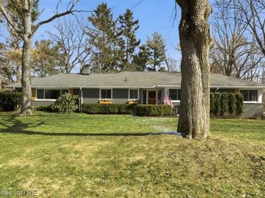 4305 Meadowlane Court, Bloomfield Hills, MI 48304