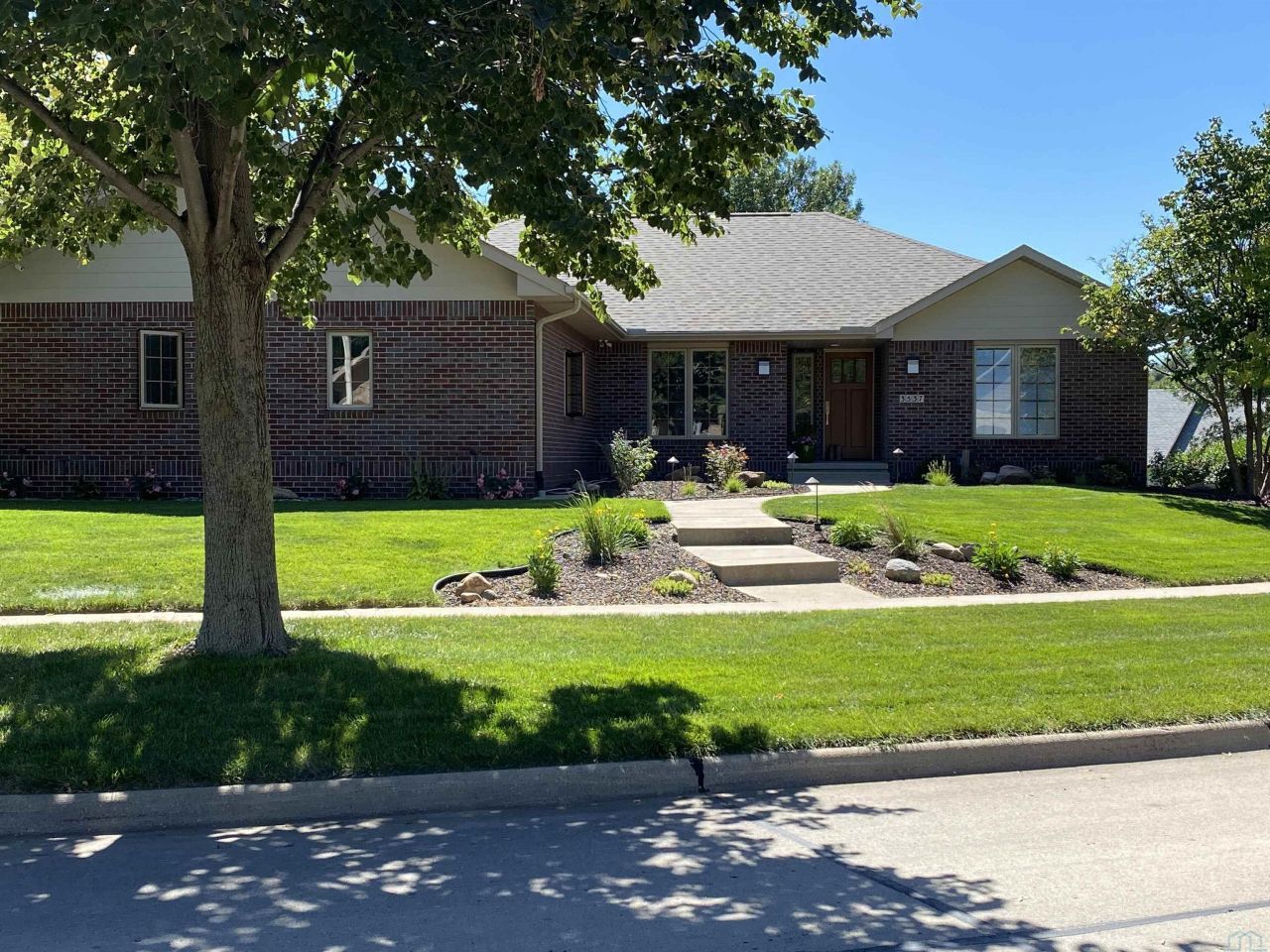 3537 Strawberry Ln, Sioux City, IA 51104 Main Photo