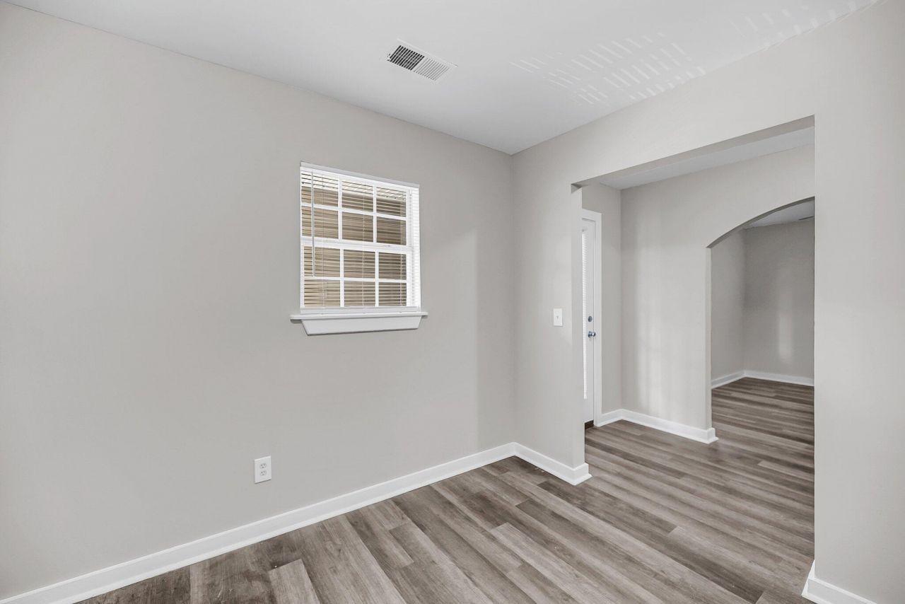 2220 Van Buren Avenue Photo 11