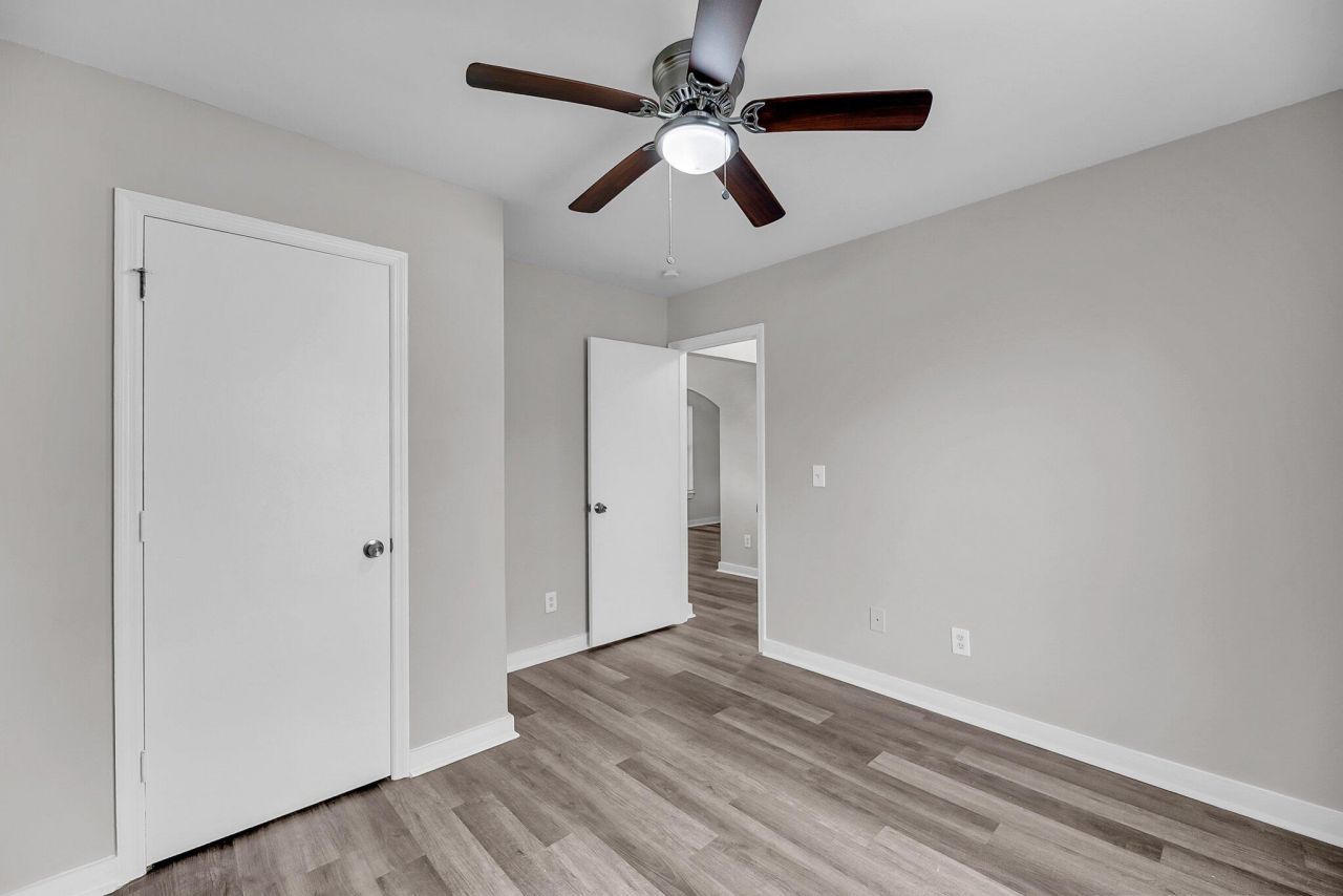 2220 Van Buren Avenue Photo 15