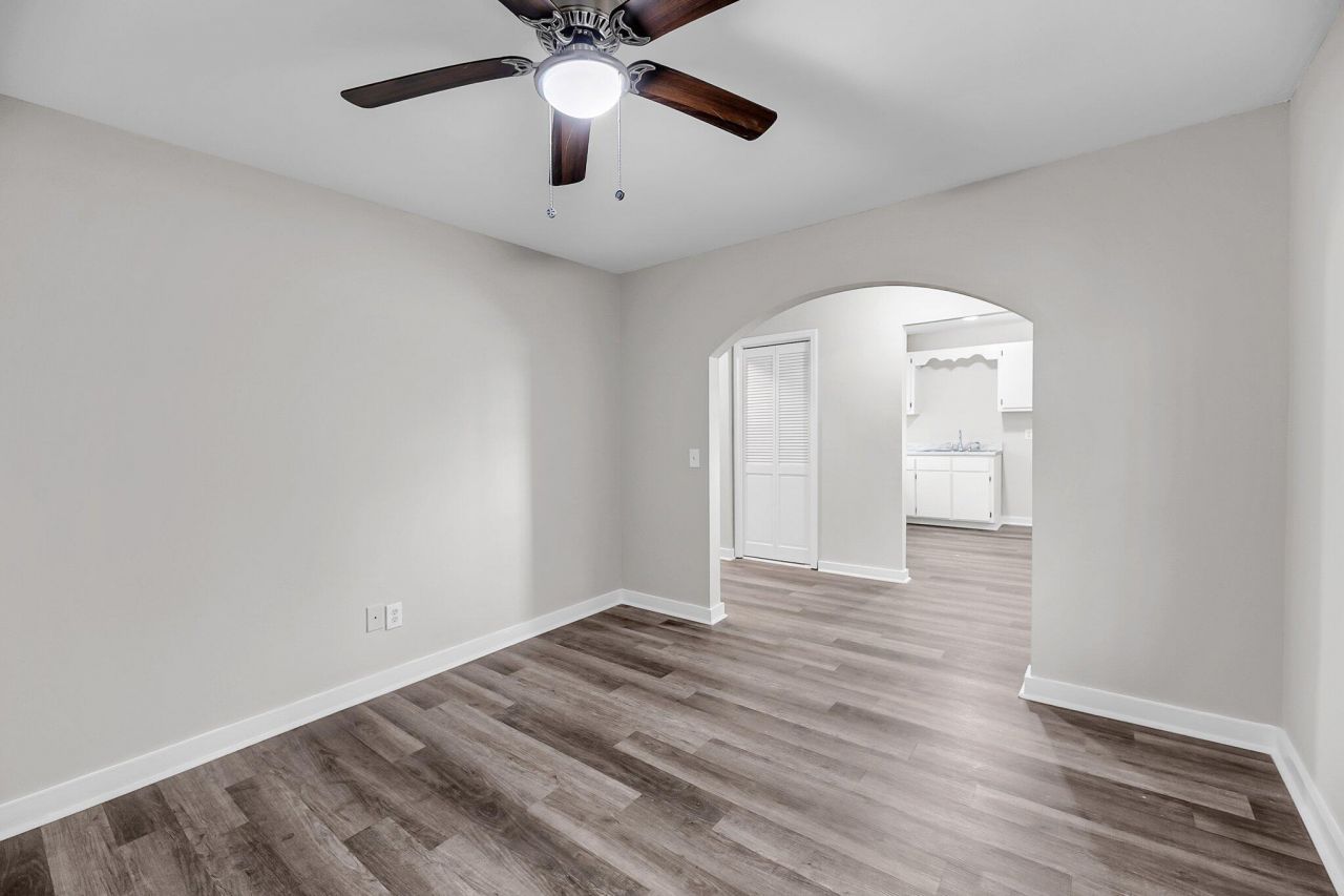 2220 Van Buren Avenue Photo 8