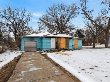 10427 Richmond Avenue, Kansas City, MO 64134