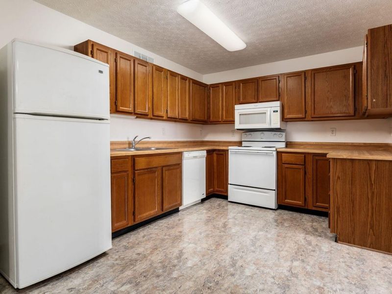 5885 Beechcroft Road , Unit 306, Columbus, OH 43229 Photo 11