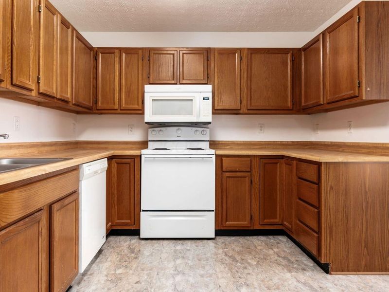 5885 Beechcroft Road , Unit 306, Columbus, OH 43229 Photo 12