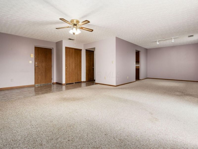5885 Beechcroft Road , Unit 306, Columbus, OH 43229 Photo 6