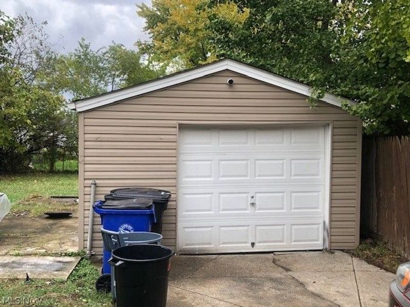 13104 Wainfleet Avenue, Cleveland, OH 44135 Photo 12