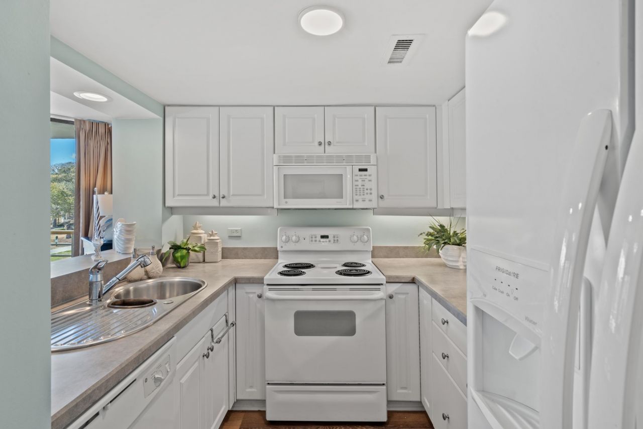 100 Ocean Creek Dr.  Photo 10