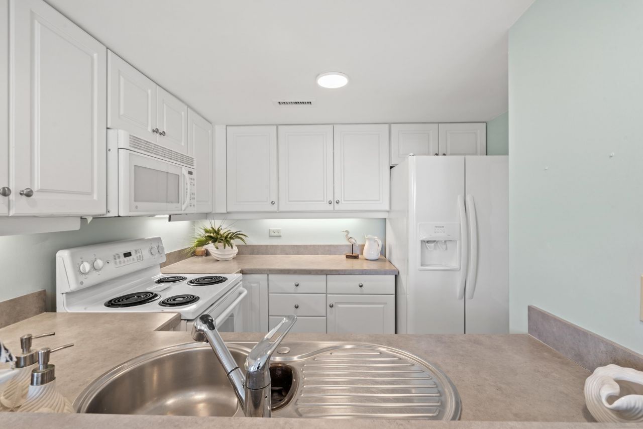 100 Ocean Creek Dr.  Photo 9