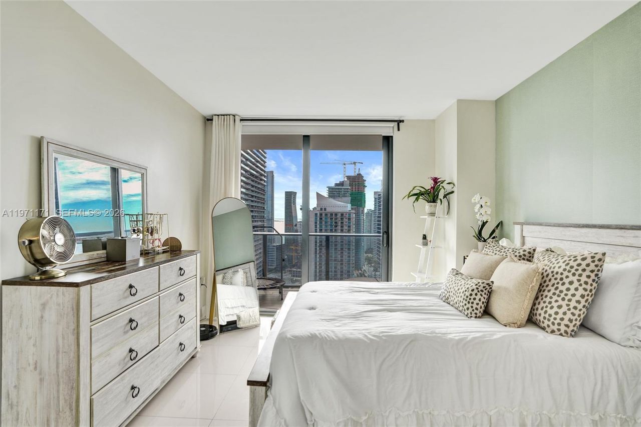 45 SW 9th St, Unit 4004, Miami, FL 33130 Photo