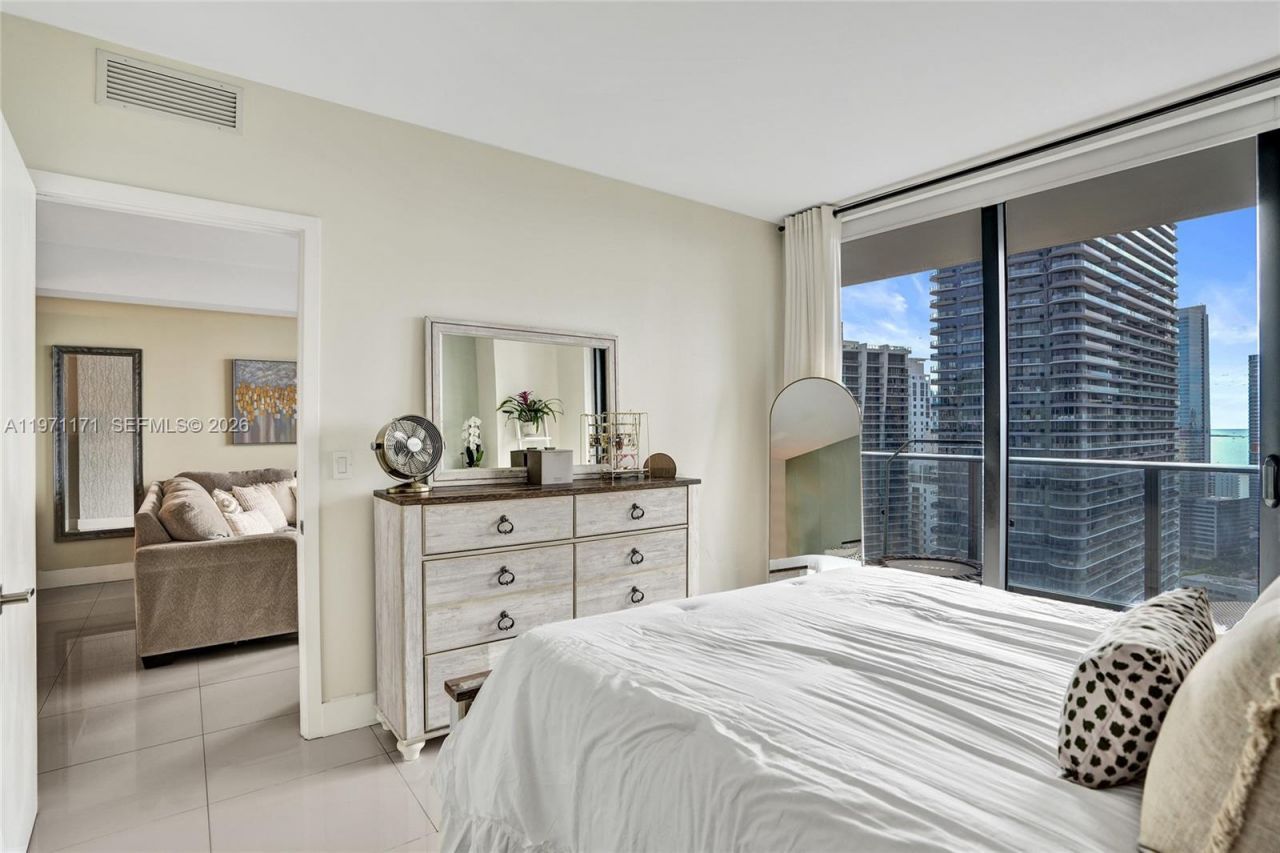 45 SW 9th St, Unit 4004, Miami, FL 33130 Photo