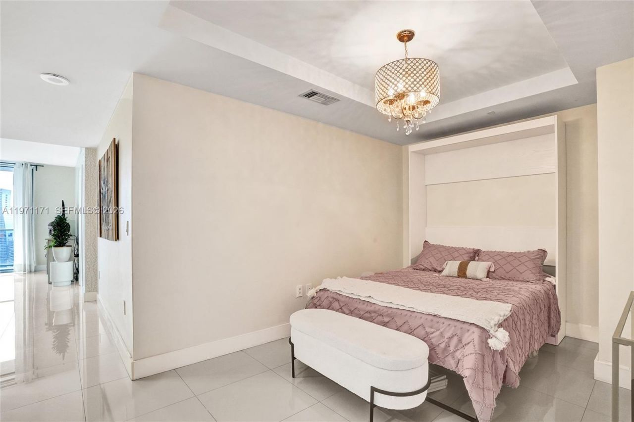 45 SW 9th St, Unit 4004, Miami, FL 33130 Photo