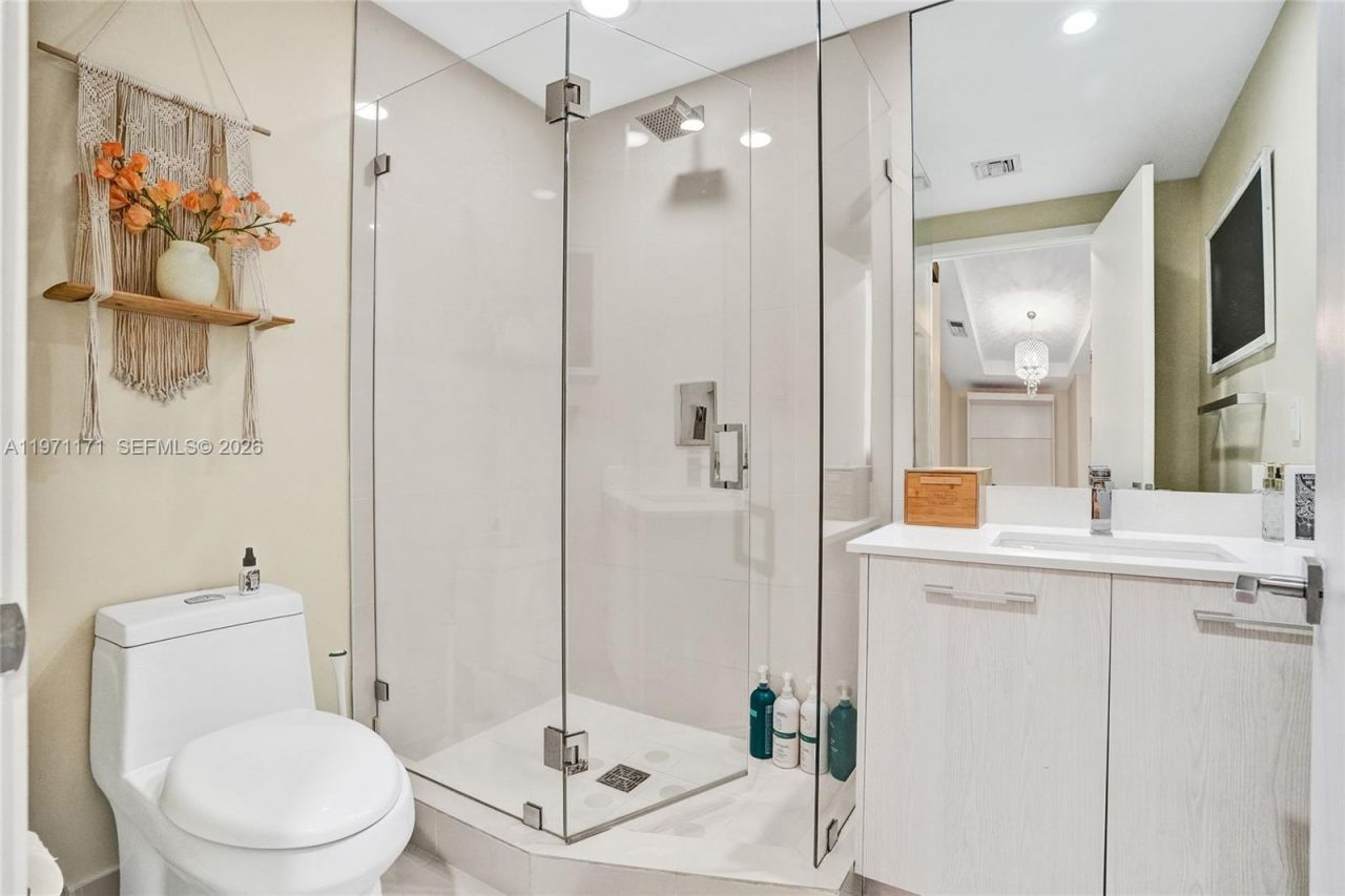 45 SW 9th St, Unit 4004, Miami, FL 33130 Photo