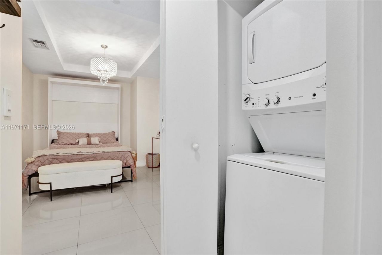 45 SW 9th St, Unit 4004, Miami, FL 33130 Photo