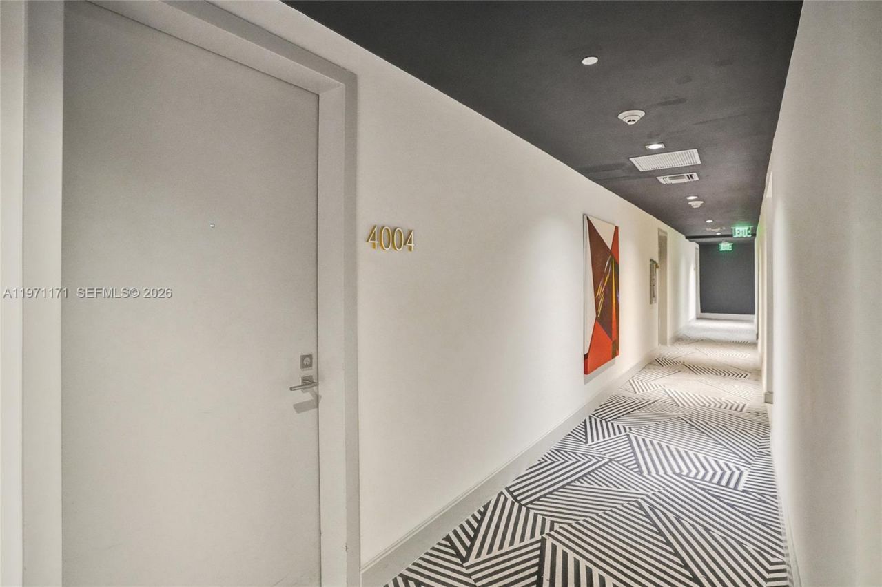 45 SW 9th St, Unit 4004, Miami, FL 33130 Photo