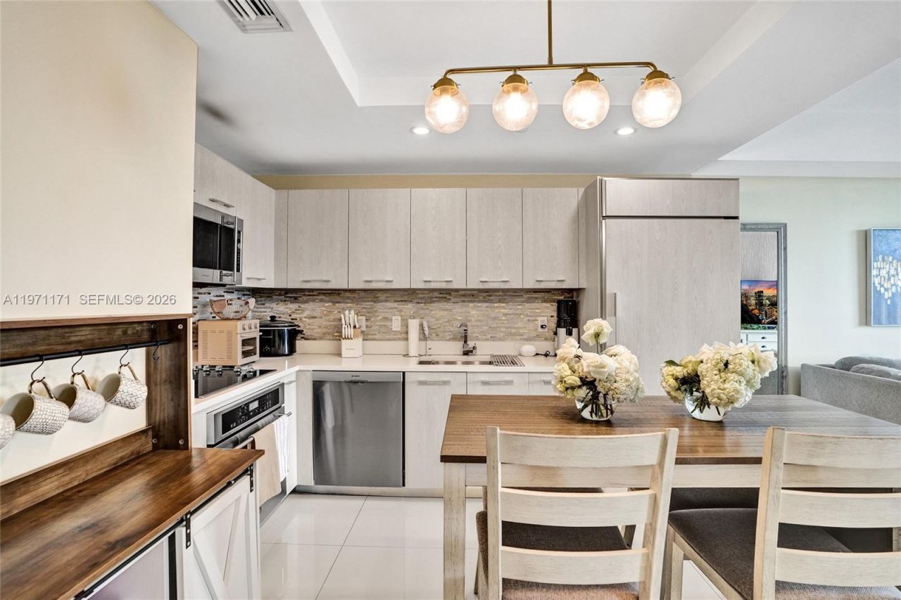 45 SW 9th St, Unit 4004, Miami, FL 33130 Photo