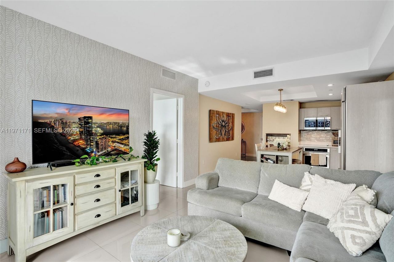 45 SW 9th St, Unit 4004, Miami, FL 33130 Photo