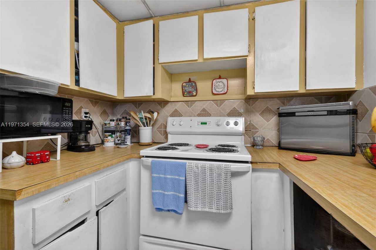 9678 Fontainebleau Blvd, Unit 410, Miami, FL 33172 Photo