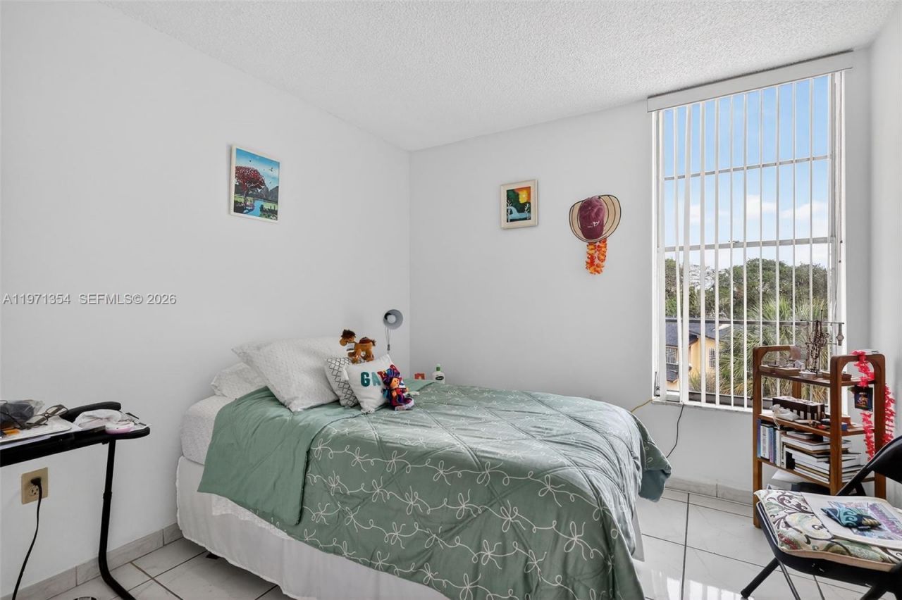 9678 Fontainebleau Blvd, Unit 410, Miami, FL 33172 Photo