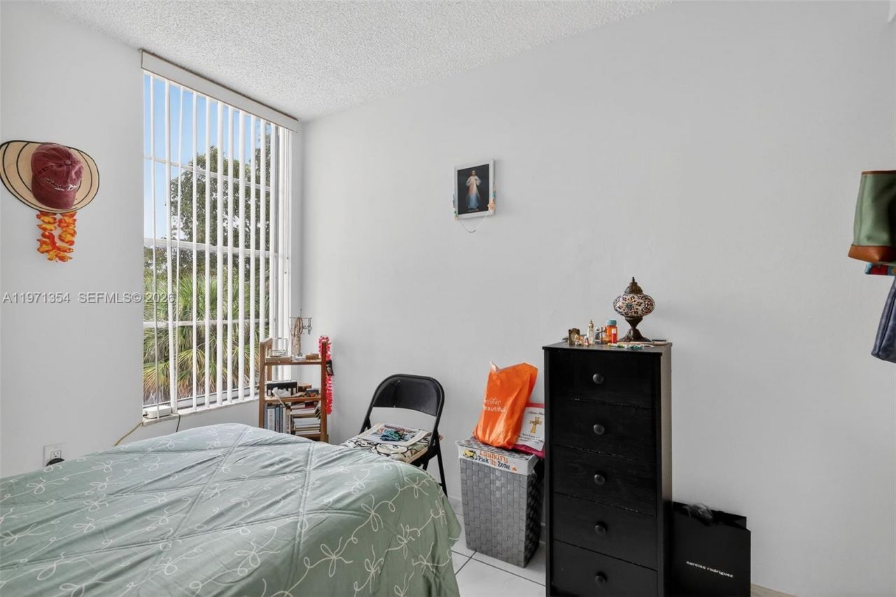 9678 Fontainebleau Blvd, Unit 410, Miami, FL 33172 Photo