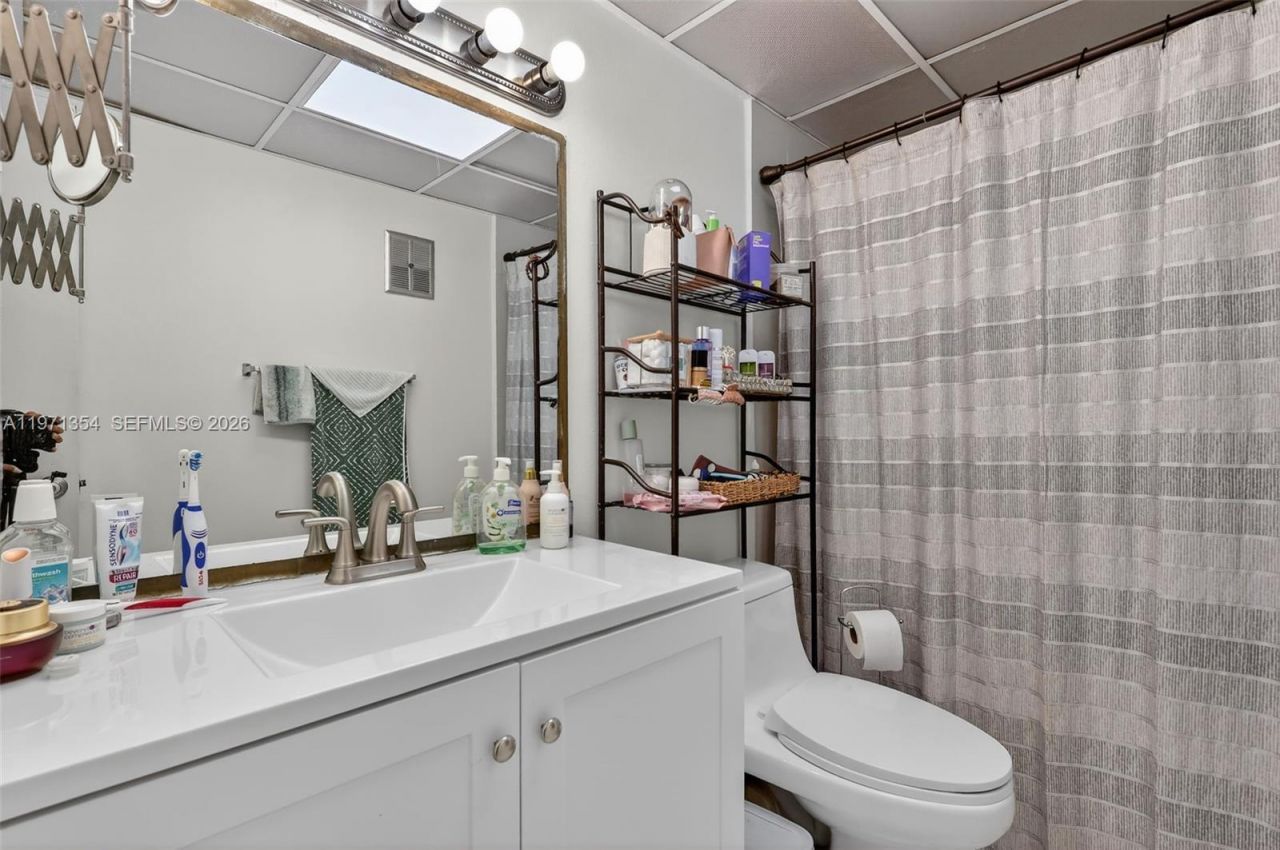 9678 Fontainebleau Blvd, Unit 410, Miami, FL 33172 Photo