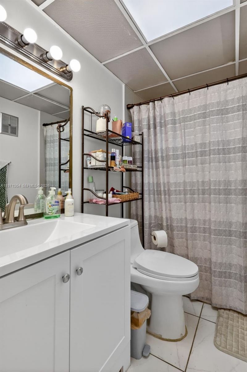 9678 Fontainebleau Blvd, Unit 410, Miami, FL 33172 Photo