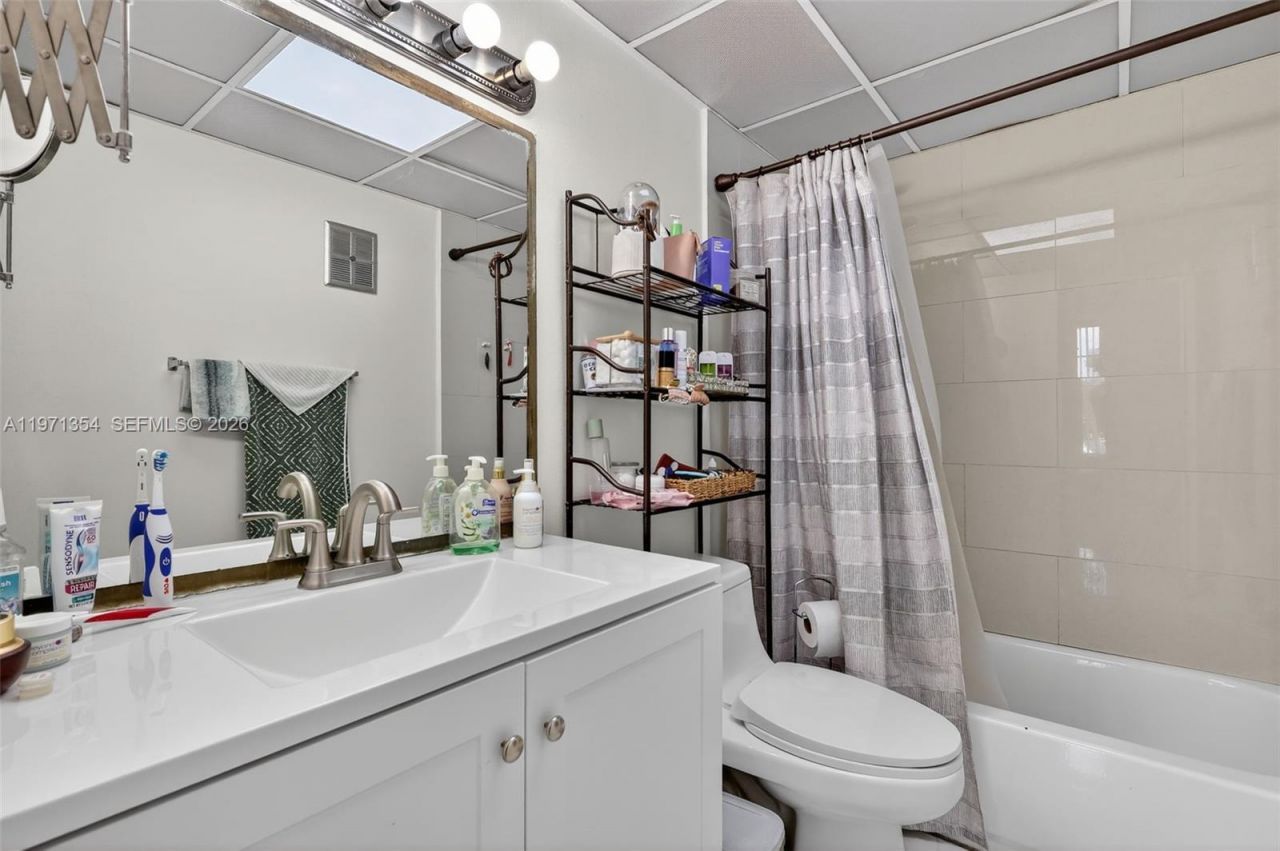 9678 Fontainebleau Blvd, Unit 410, Miami, FL 33172 Photo