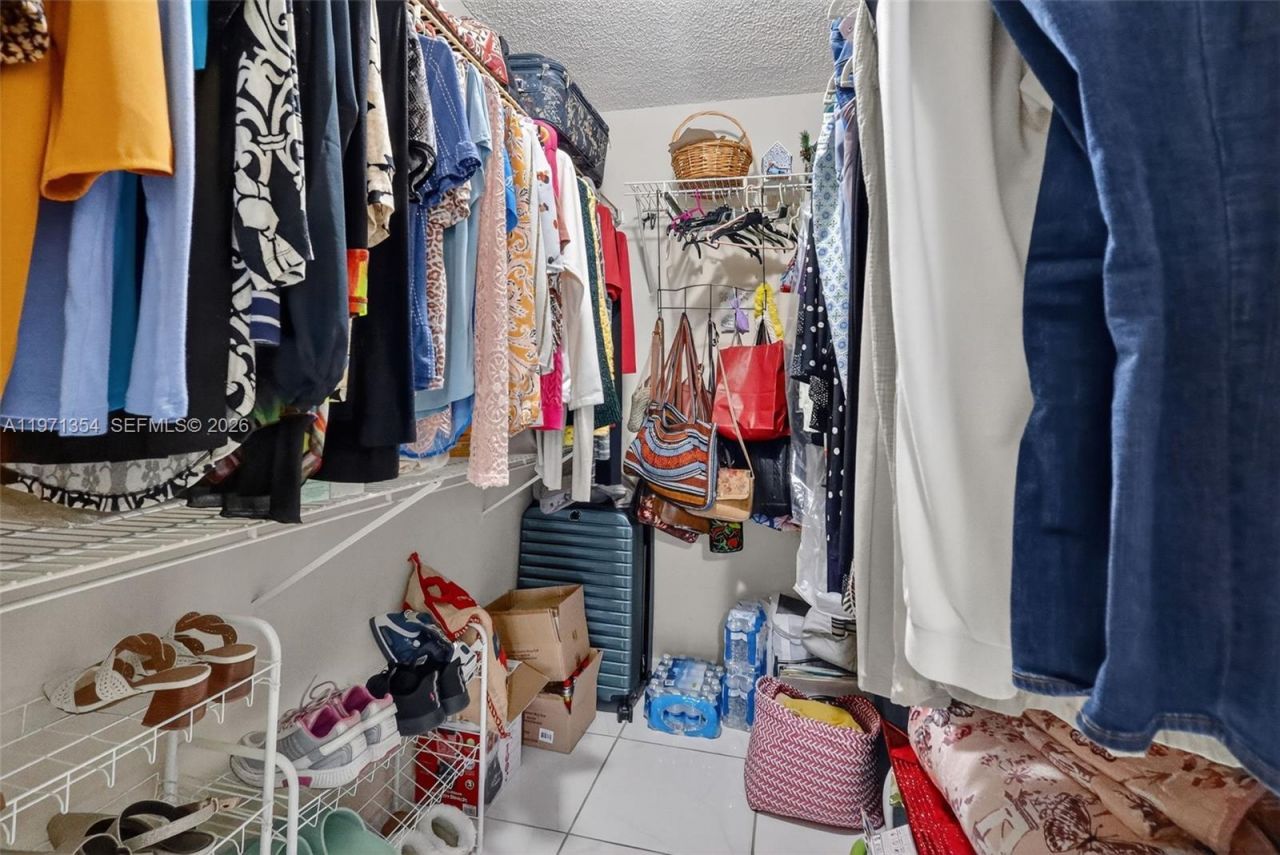 9678 Fontainebleau Blvd, Unit 410, Miami, FL 33172 Photo